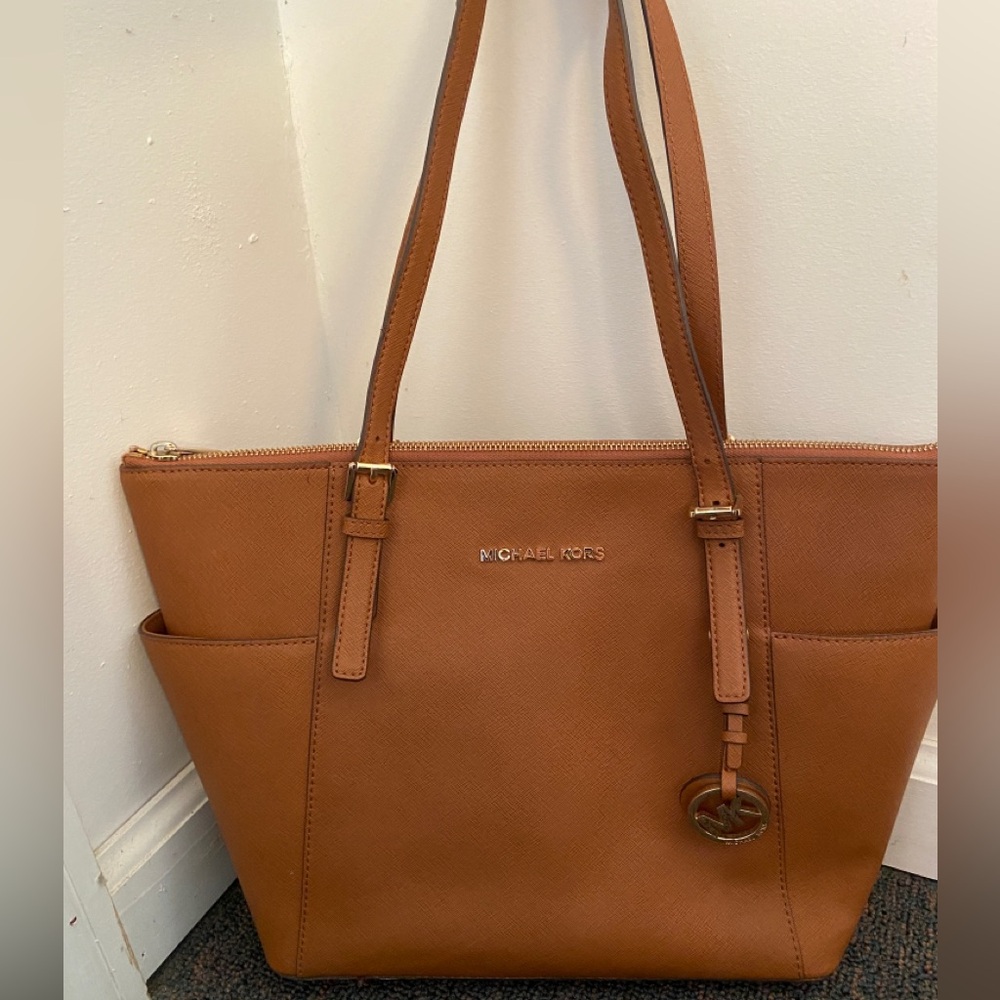 Michael Kors Jet Set East West Top Zip Tote Luggage/Gold Cognac